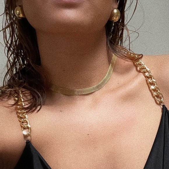 NEW 18K GOLD TEXTURE CHOKER NECKLACE, NICE NECKLACE, CUTE NECKLACE - Picture 2 of 4